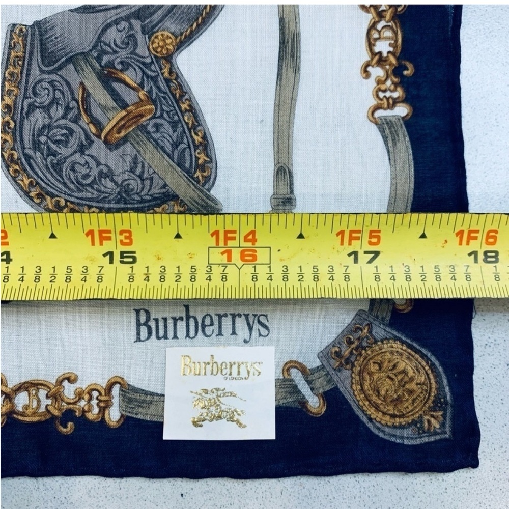 BURBERRY Scarf - Picture 7 of 7